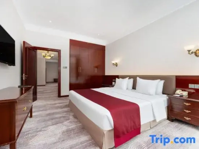 Deluxe Sextuple Suite