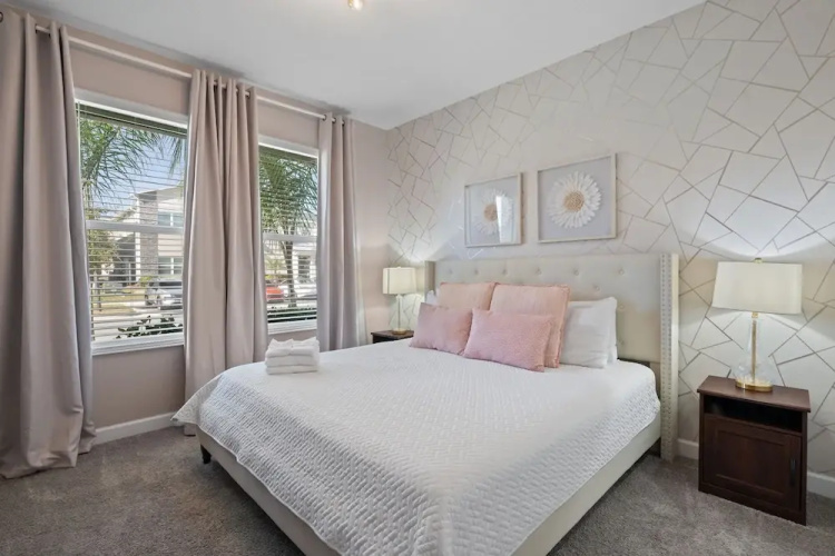 Gorgeous 6-bedroom House With Private Pool