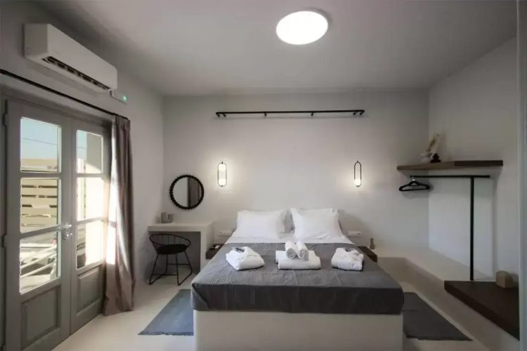 Airy suites santorini