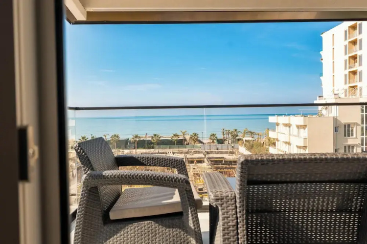 Golemi Lux Hotel