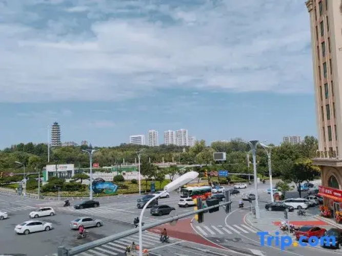 Yishui 1+1 Suxiang Light Luxury Hotel