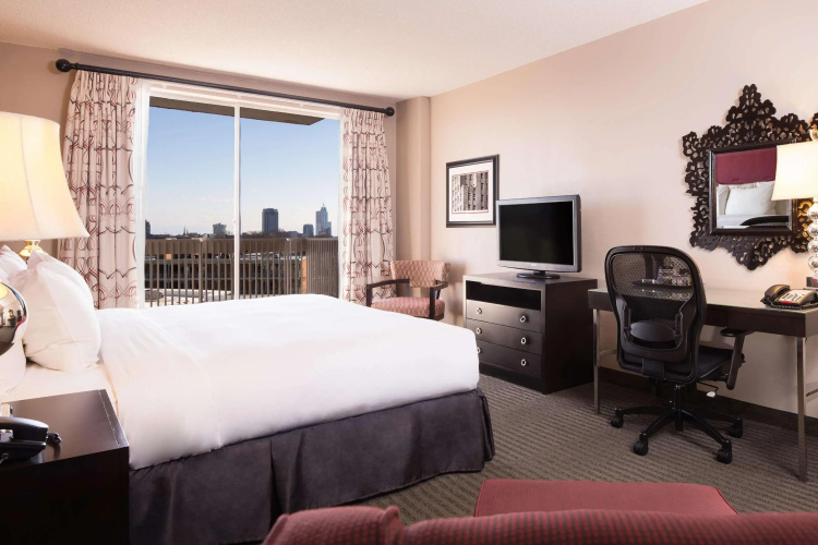 DoubleTree by Hilton Raleigh Brownstone University