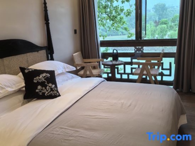 Standard Double room with river view