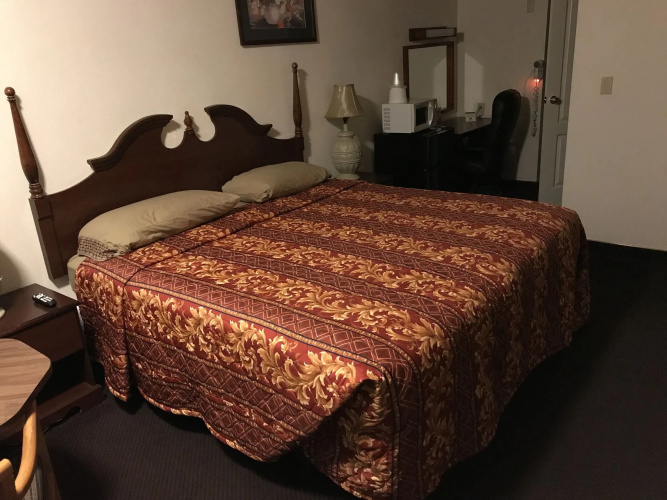 Deluxe Inn