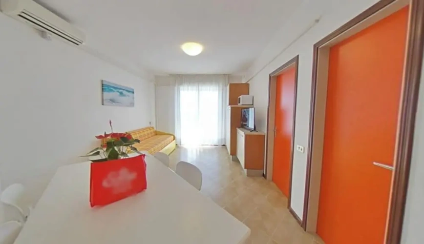 Convenient Beachside Flat With Pool