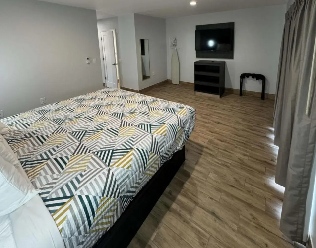 Englewood Inn & Suites