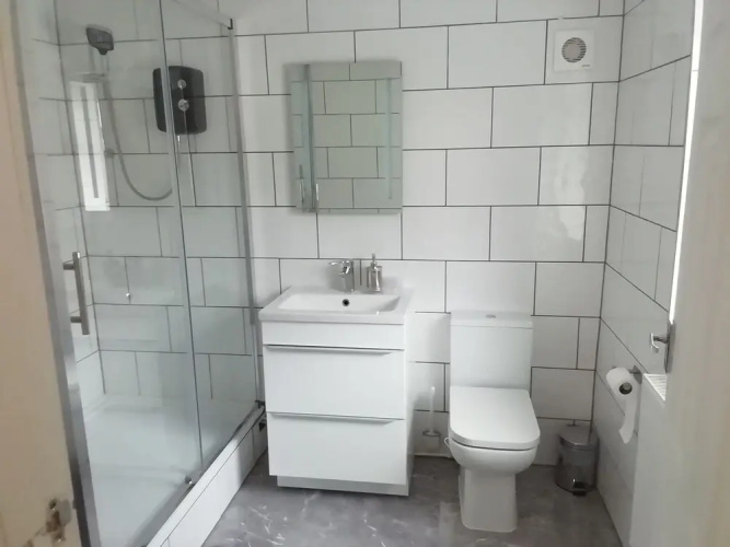 Central Guest Room - En-suite, Parking