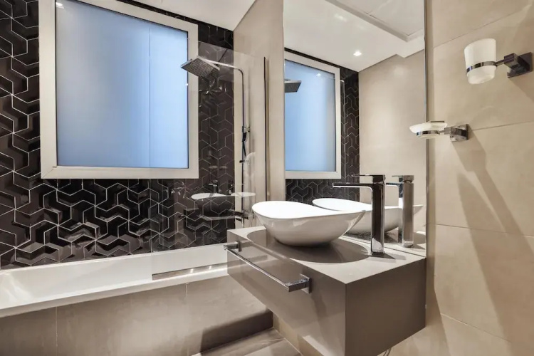 Luxe 1Bed Apt - Balcony & View