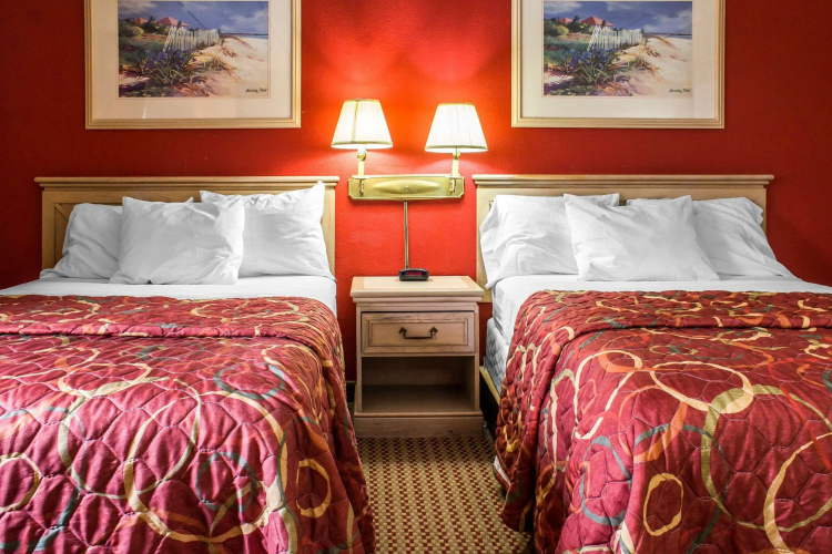 Econo Lodge Inn & Suites Walnut