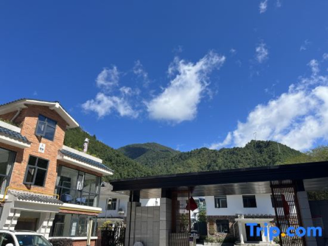 Liuba Zibai Kangyang Hotel