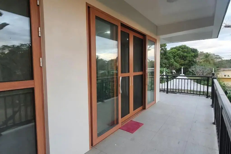 Exquisite 3-Bedroom Unit With Free Parking.