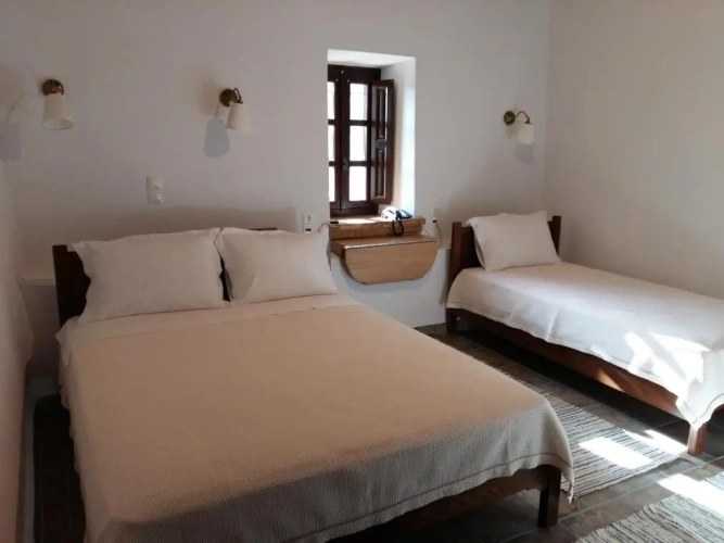 Standard Triple room