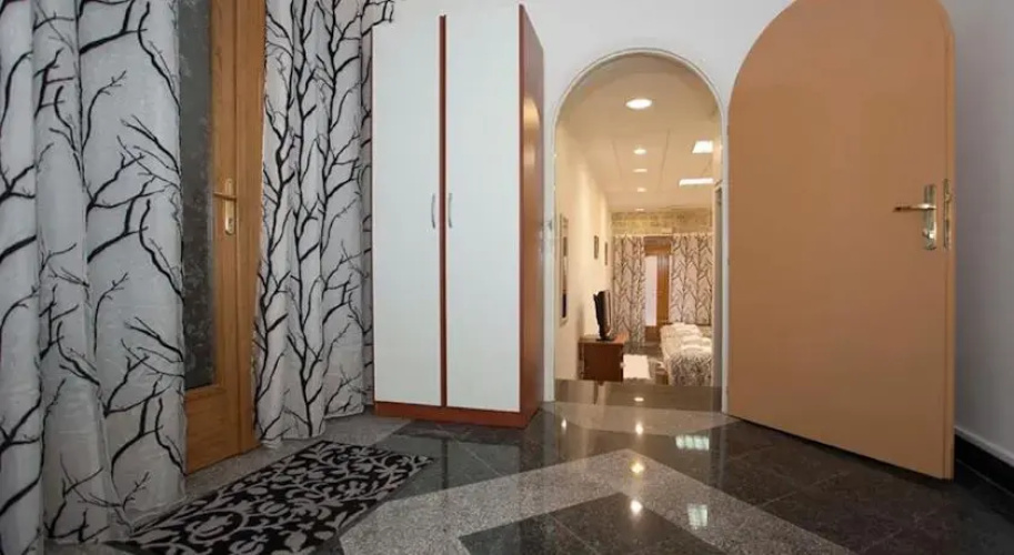 Apartment Azra