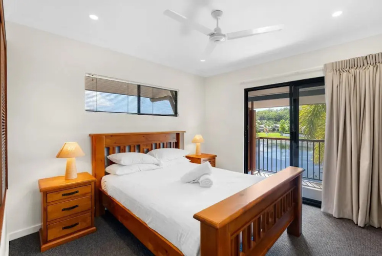 Bright 3-bedroom Beachside Stay With Pool & BBQ