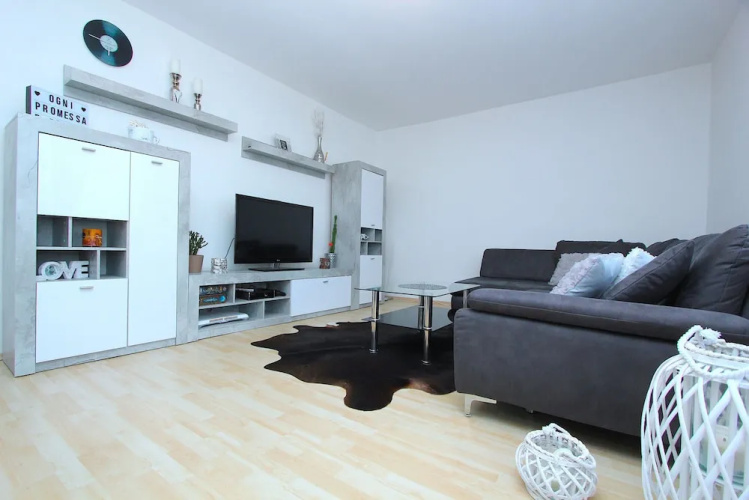 Private Apartment Donaustraße