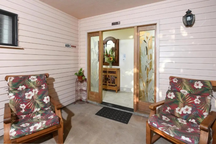 Nona Lani CottagesOver view