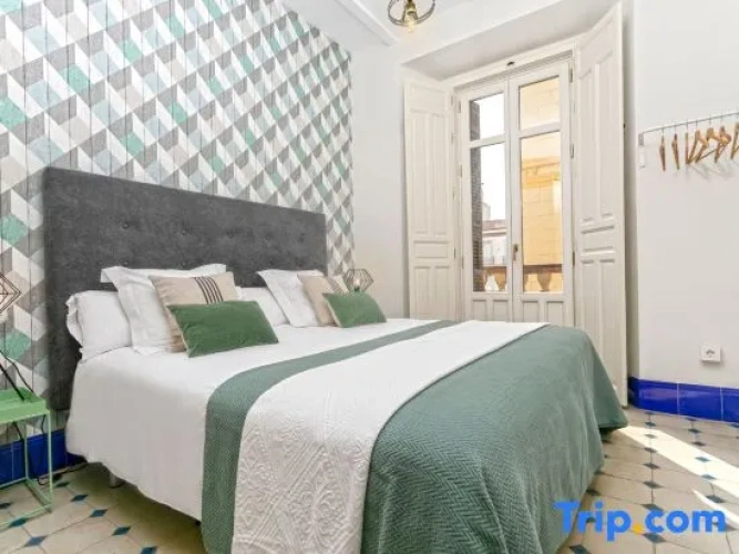 4 Bedrooms Apartment