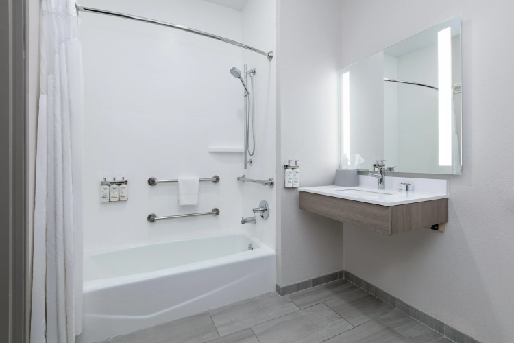Holiday Inn Express & Suites Marshall by IHG
