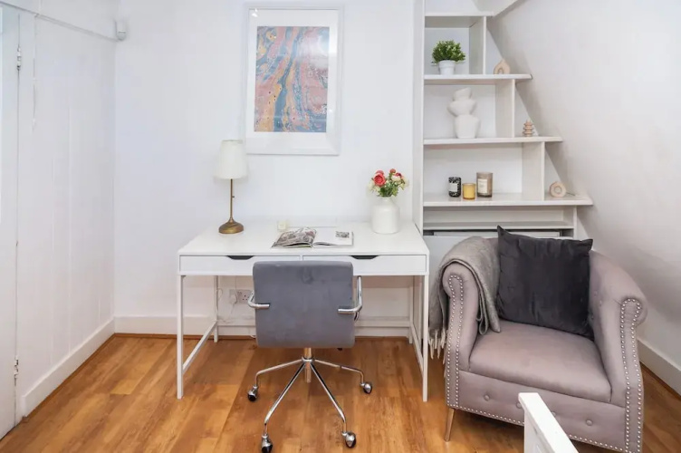 Spacious 3BR 2BA Flat in Central Soho