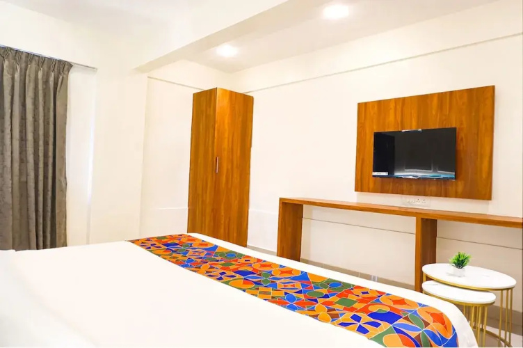 Fabhotel Majestic Inn