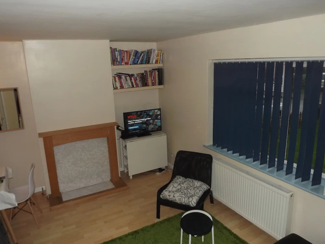 2 Bedrooms House