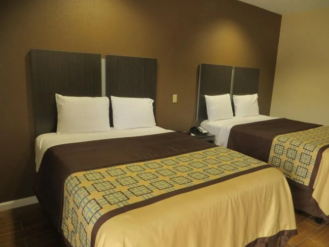 Scottish Inn & Suites