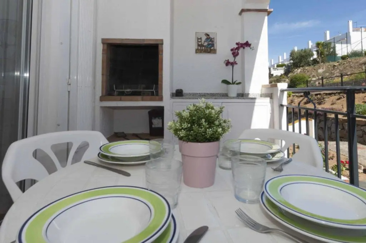 1205 JARDINS con PISCINA