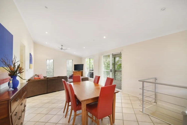 4 Bedrooms Cottage