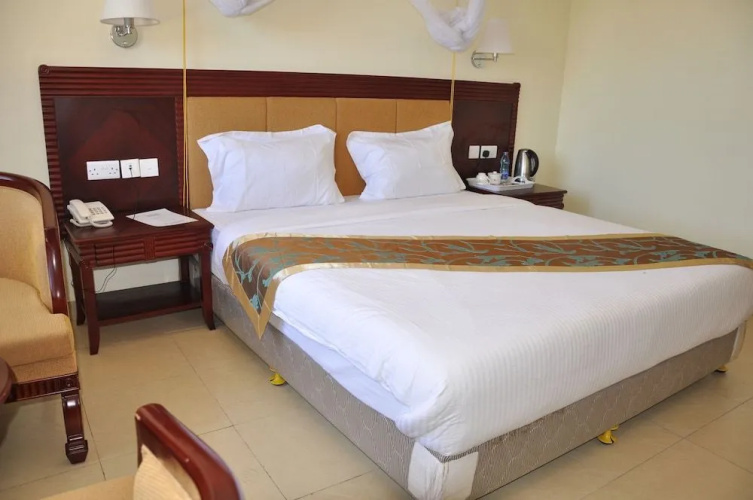 Luwa Evergreen Hotel