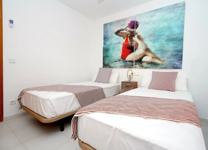 4 Bedrooms Apartment with sea view