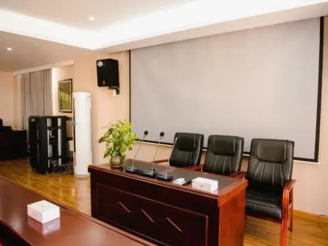 Lancang Chashan Spring Rain Hotel