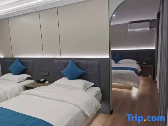 Deluxe Family Suite