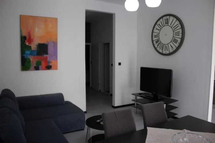 3 Bedrooms Apartment