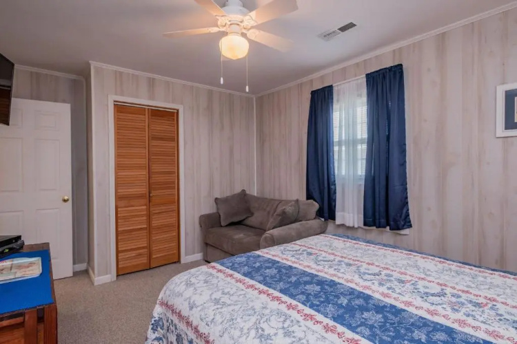 Dip Inn by Oak Island Accommodations