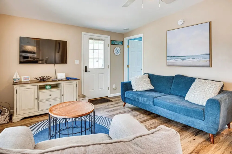 Charming Coastal Cottage w/ Pool Access!
