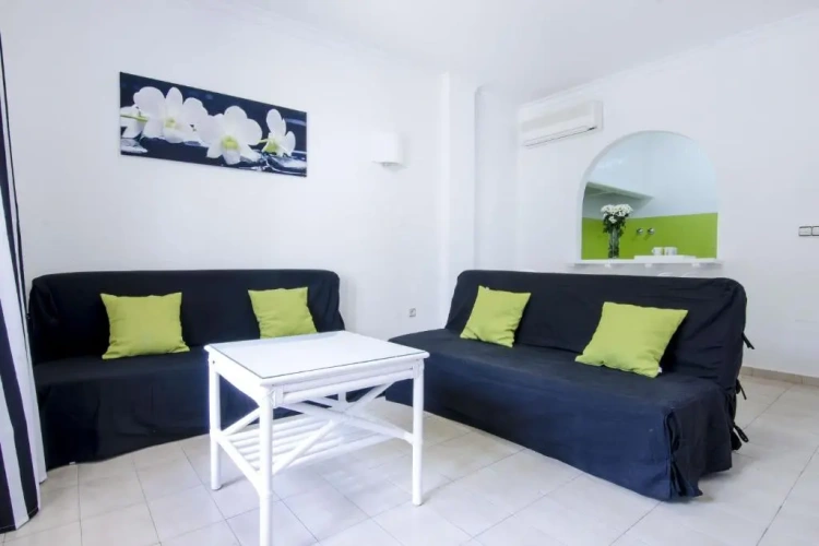 2 Bedrooms Apartment