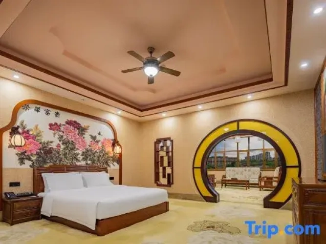 Deluxe Double Suite with garden view