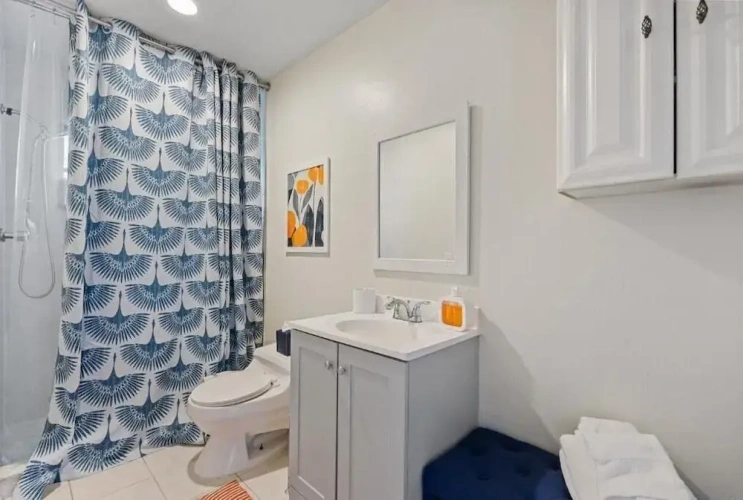 4 Bedrooms Family Cottage with canal view