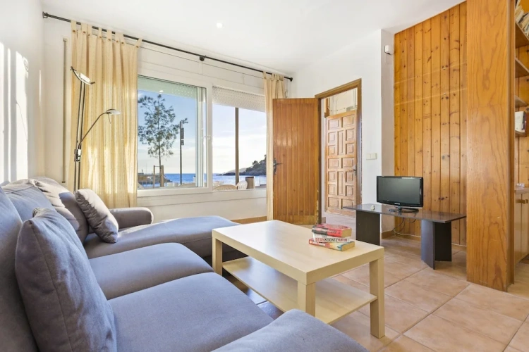 3 Bedrooms Apartment