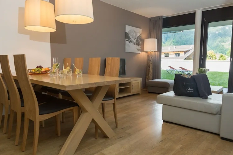 3 Bedrooms Sextuple Apartment