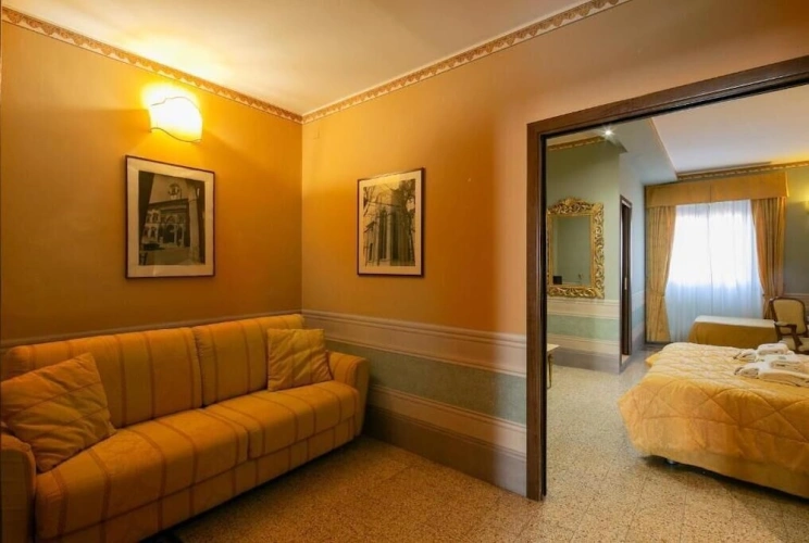 Standard Family room with courtyard view