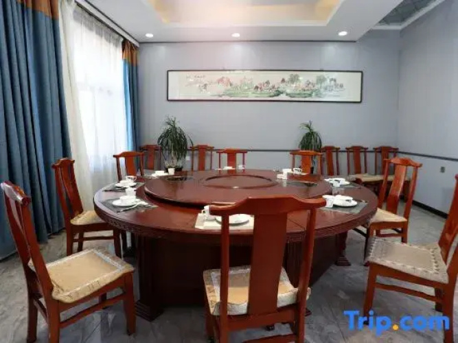 Longsheng Hotel