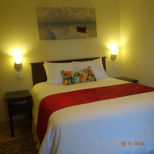 Standard room with pool view
