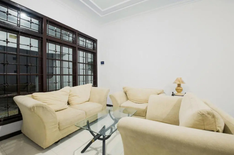 OYO 3467 White Residence
