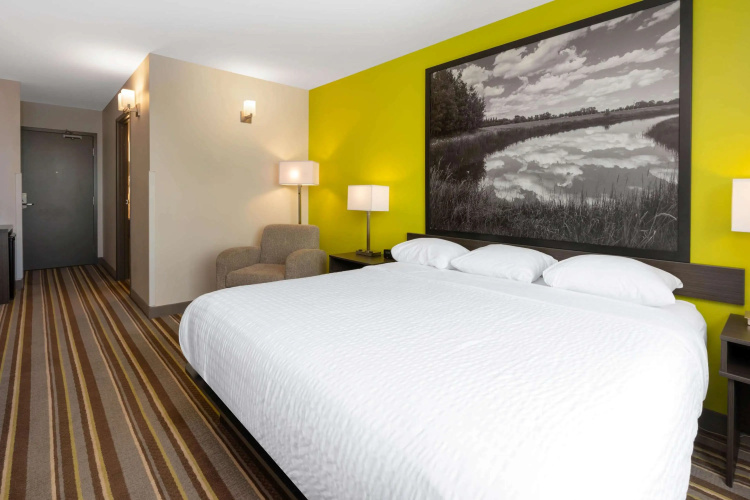 Super 8 by Wyndham Winnipeg East MB