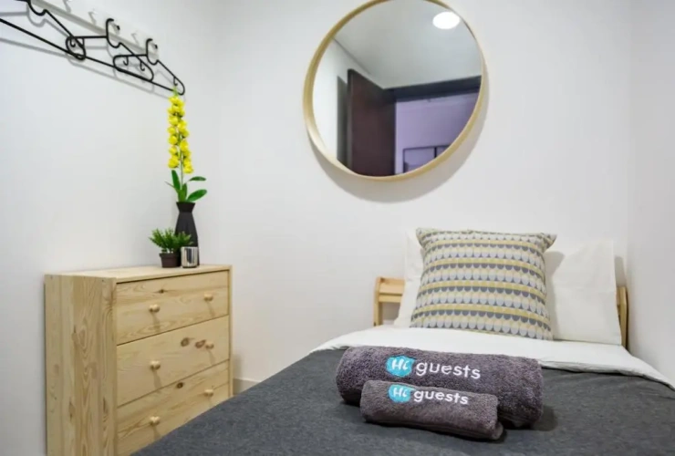 2 Bedrooms Apartment