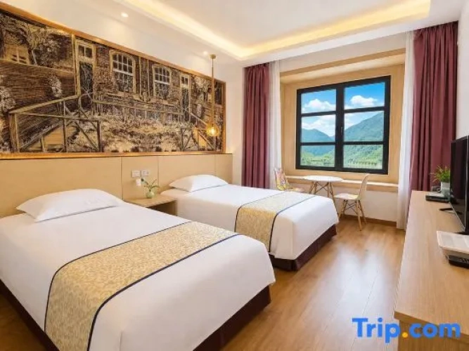 Standard Twin room with mountain view