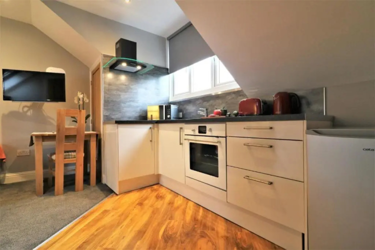 Signature - Lindin Cottage Room 4