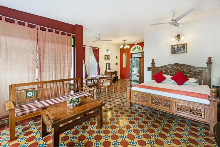 Indeco Lake Forest Hotel
