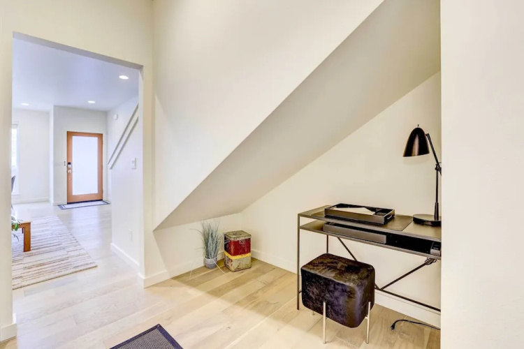 Beautiful Townhome - Steps to Downtown Boise!